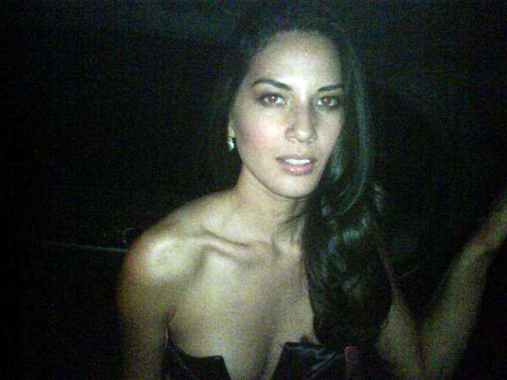 16P Olivia Munn looking hot and nice on her private sexy photos