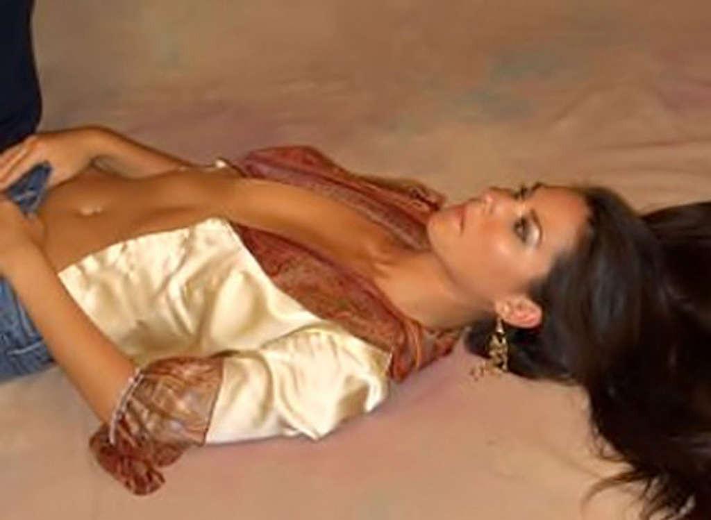 16P Olivia Munn looking hot and nice on her private sexy photos