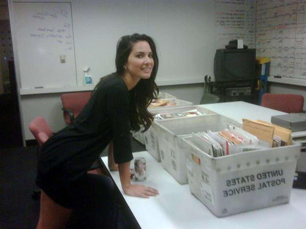 16P Olivia Munn looking hot and nice on her private sexy photos