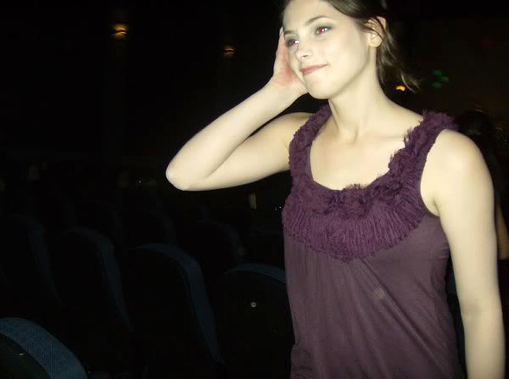 16P Ashley Greene private photos and extremely sexy body paint