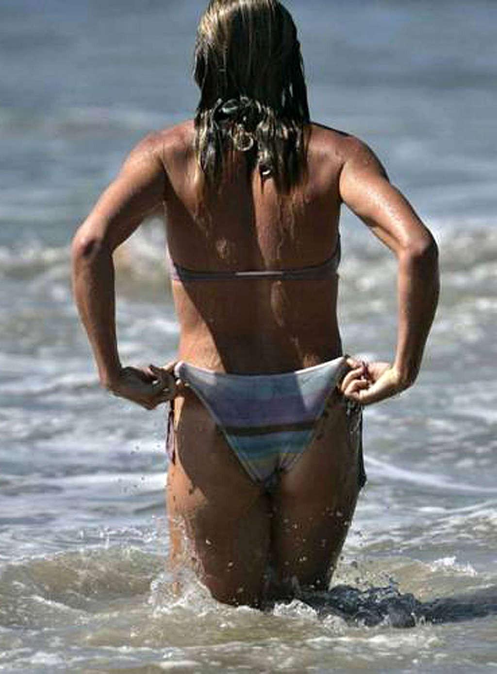 16P Cameron Diaz showing sexy ass in thong and enjoying on beach in topless