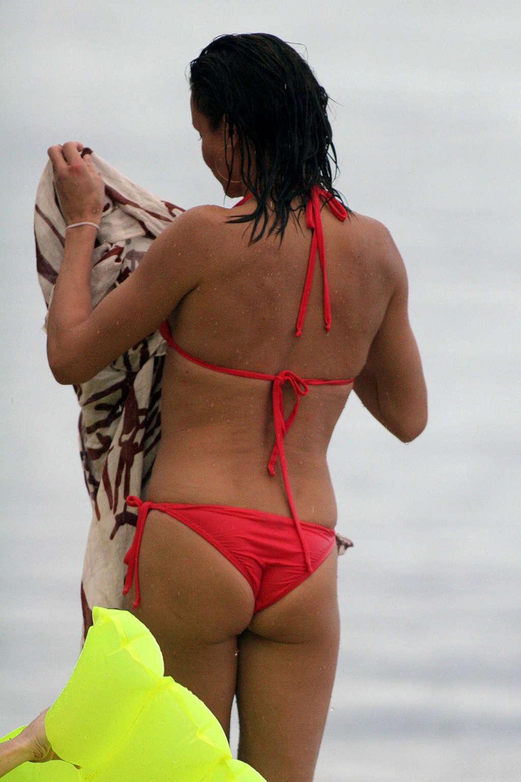 16P Cameron Diaz showing sexy ass in thong and enjoying on beach in topless