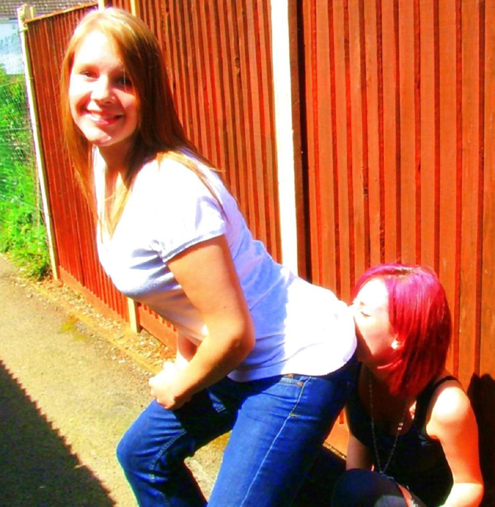 25P More girls in jeans