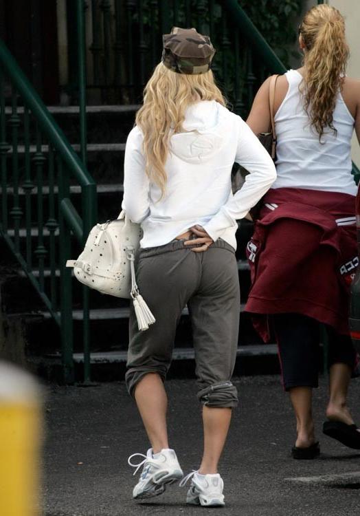 15P Jessica Simpson in bikini that shows hard nipples