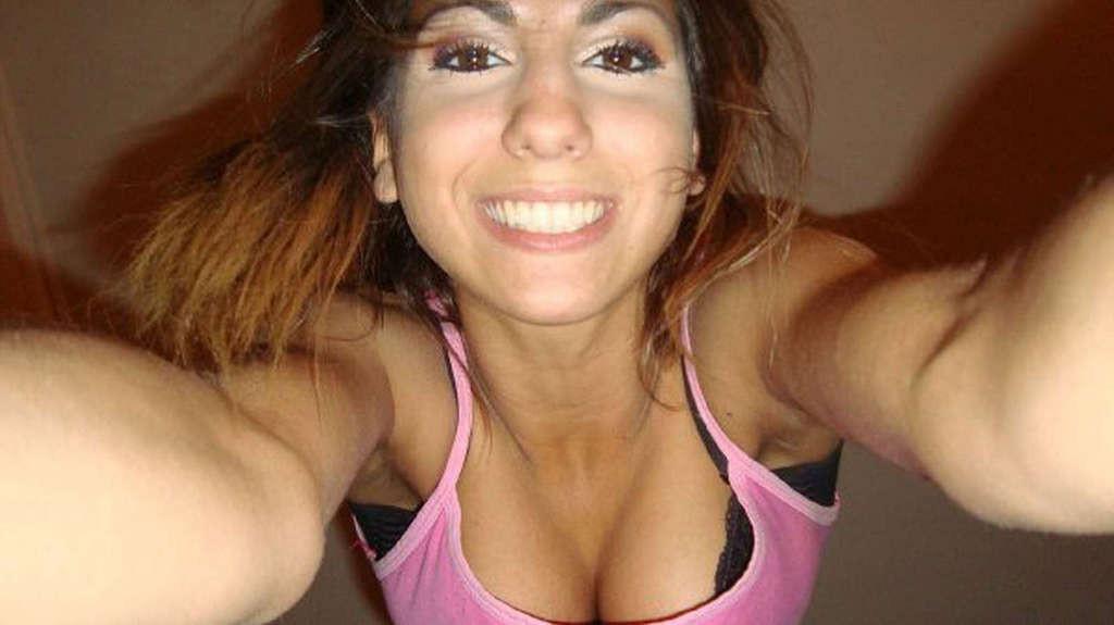 10P Cinthia Fernandez posing very sexy in bikini and thong personal pictures