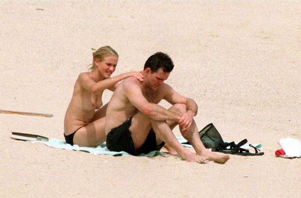 10P Cameron Diaz exposing her nice tits on beach and ass in green thong paparazzi pi