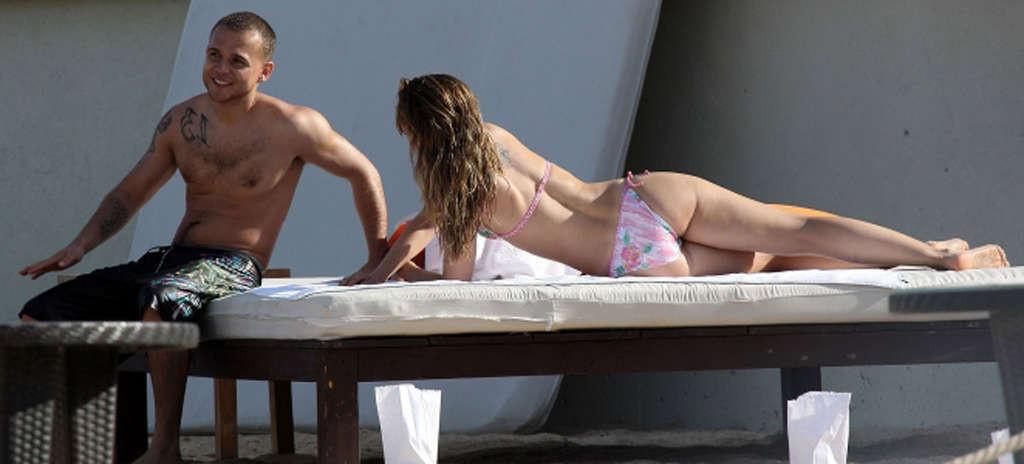 16P Mena Suvari enjoying on beach in topless and showing sexy ass in thong