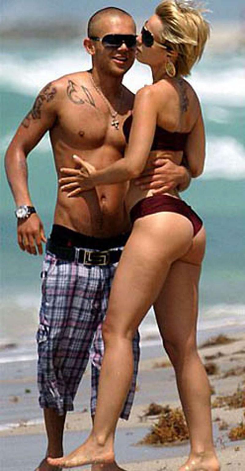 16P Mena Suvari enjoying on beach in topless and showing sexy ass in thong