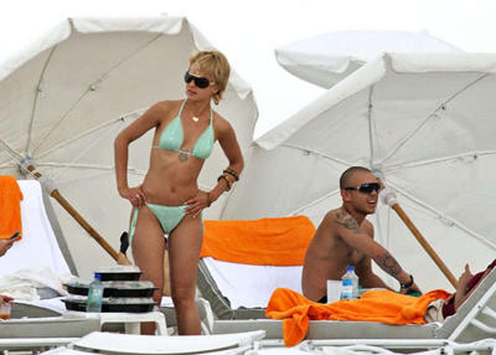 16P Mena Suvari enjoying on beach in topless and showing sexy ass in thong