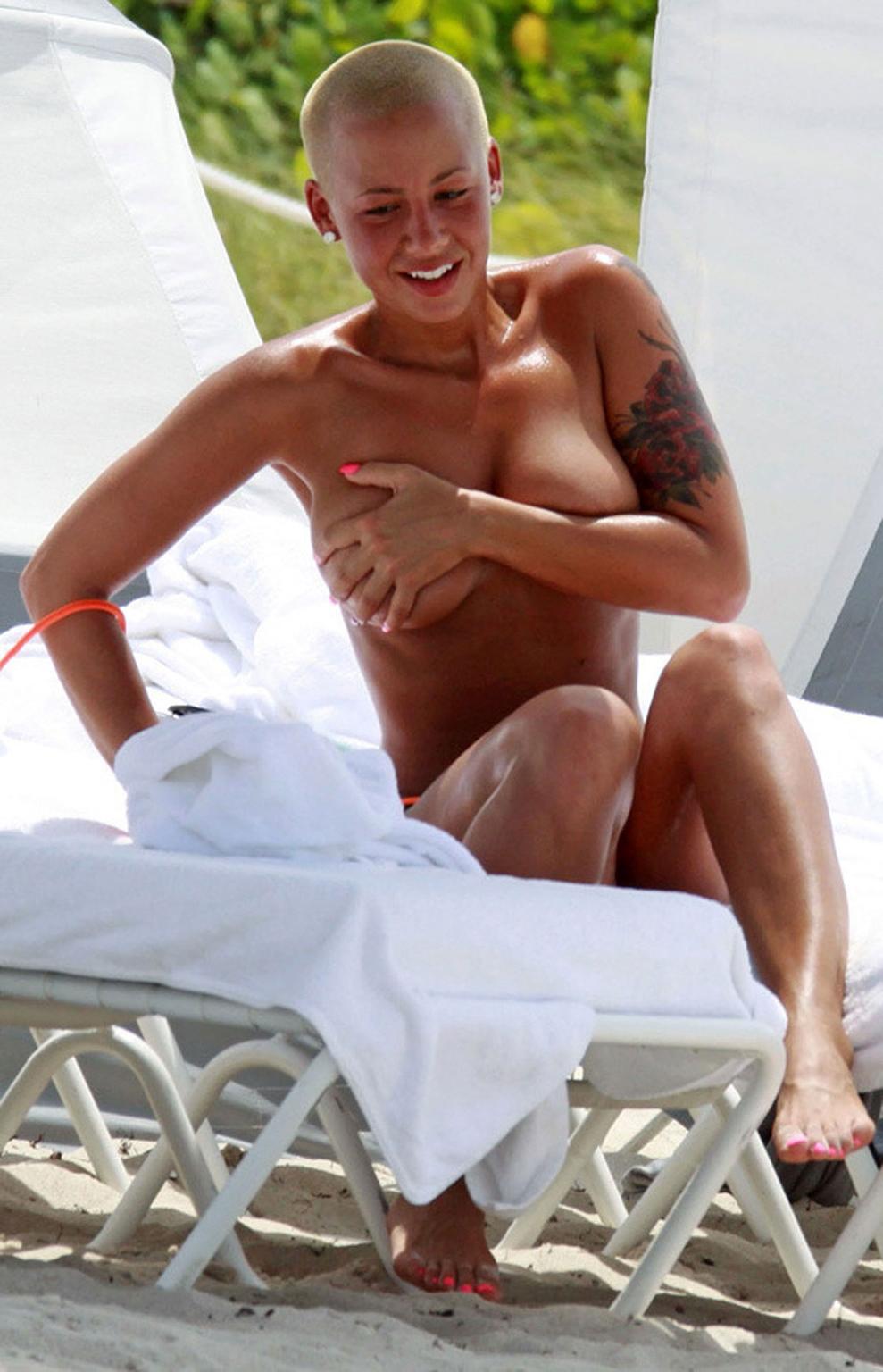 16P Amber Rose enjoying on beach in topless and showing sexy ass in thong
