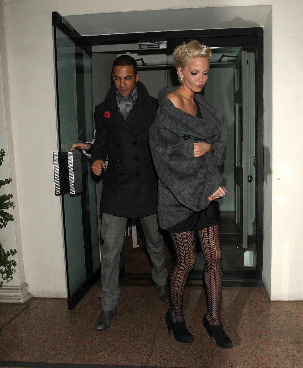 16P Sarah Harding exposing her ass in thong on beach and upskirt