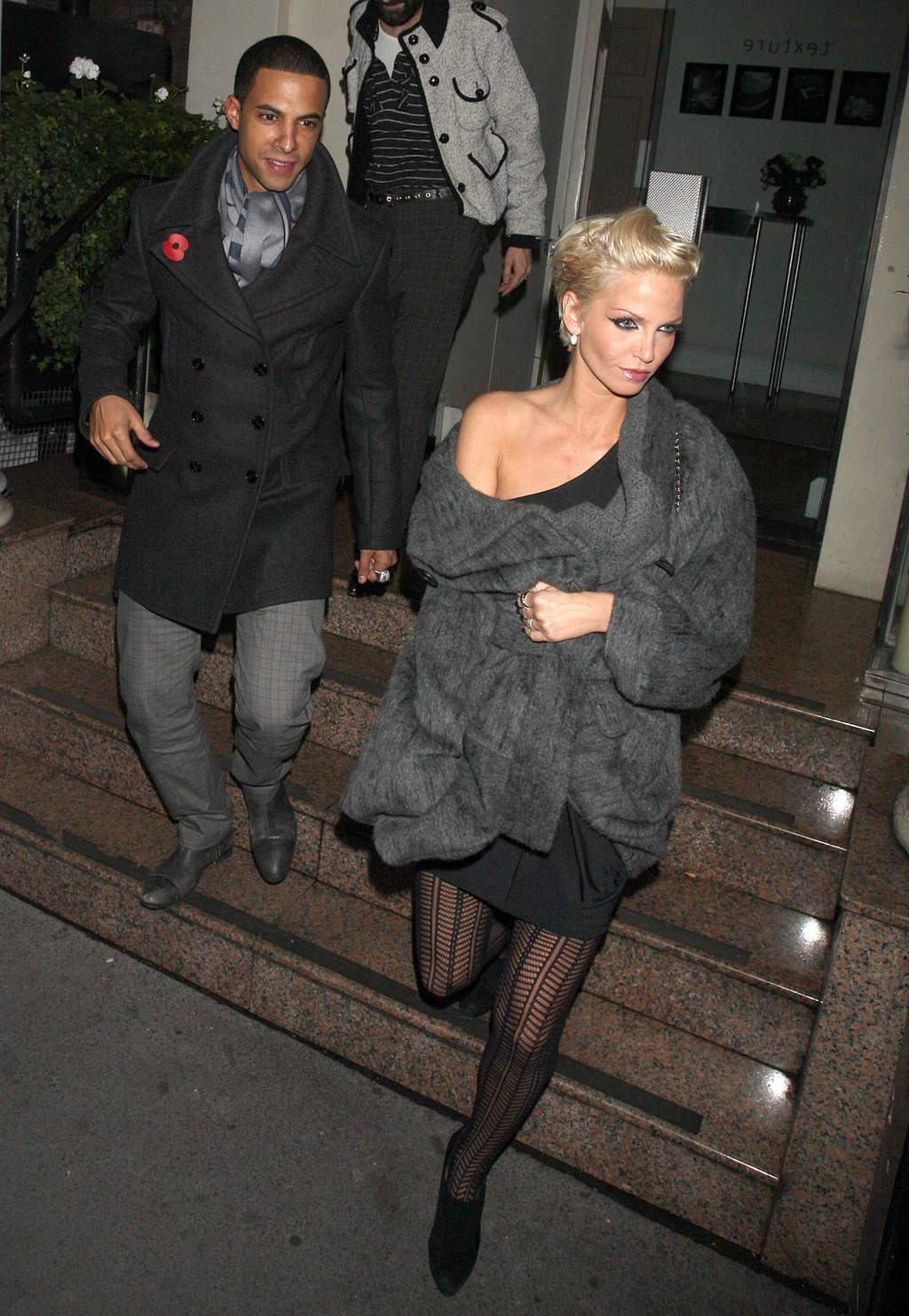 16P Sarah Harding exposing her ass in thong on beach and upskirt