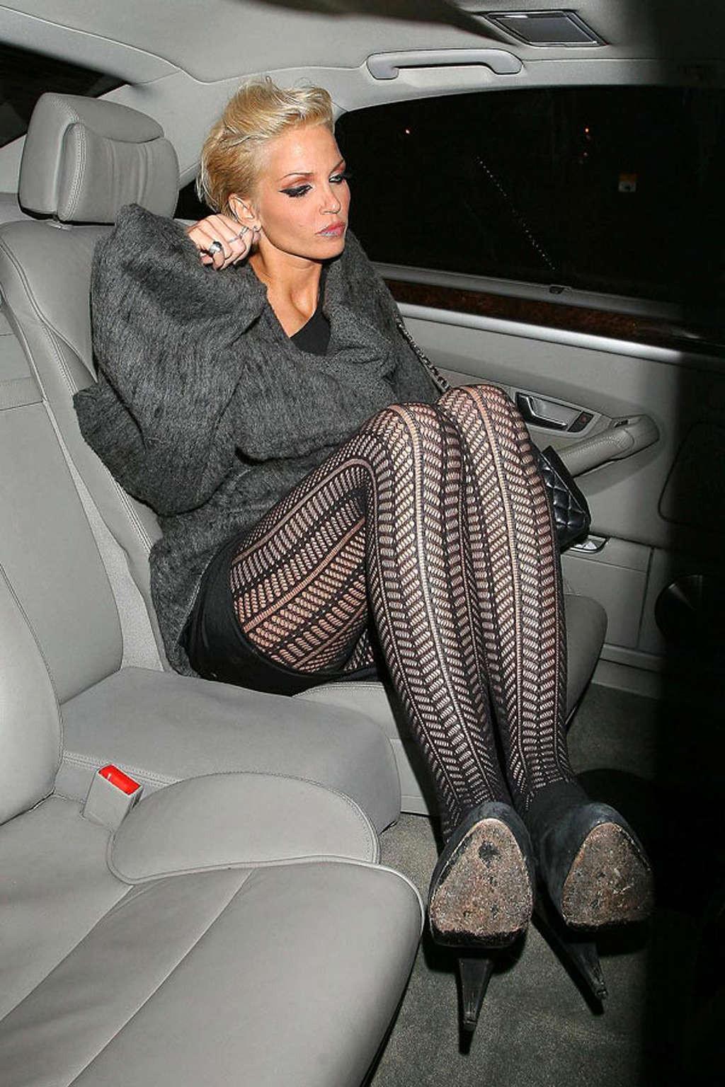 16P Sarah Harding exposing her ass in thong on beach and upskirt