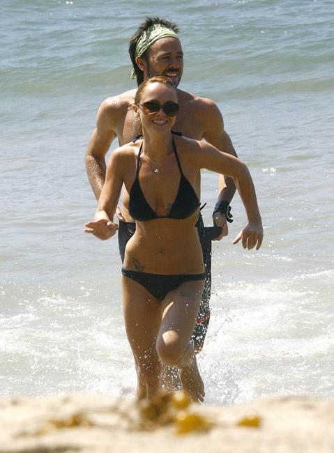 15P Christina Ricci smoking ass in sexy bikini