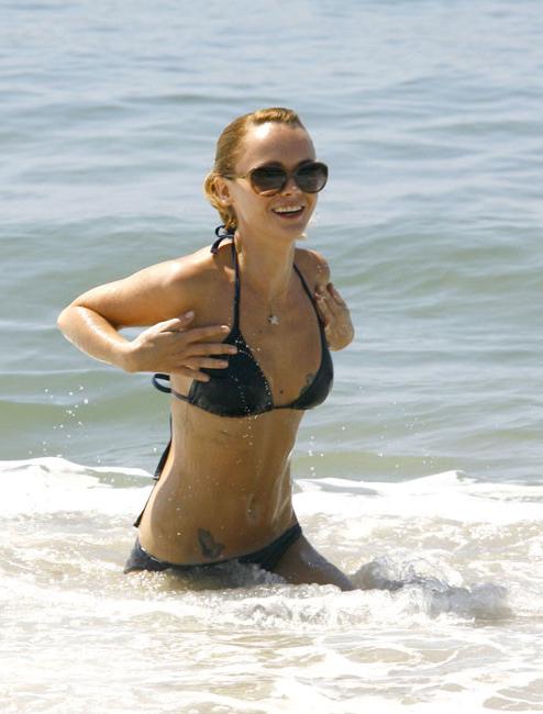 16P Christina Ricci flashes awesome ass in bikini