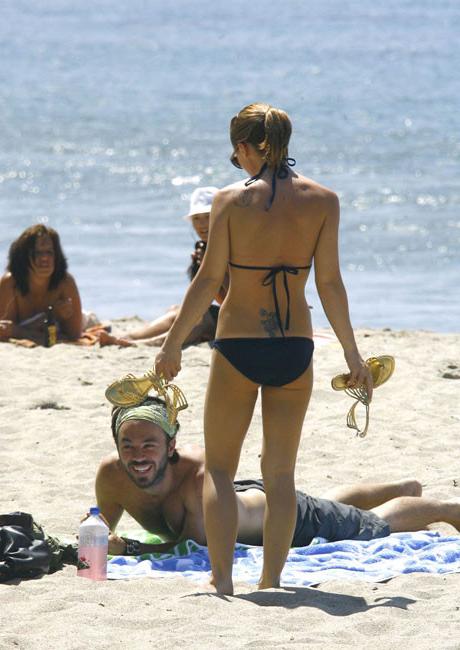 16P Christina Ricci flashes awesome ass in bikini