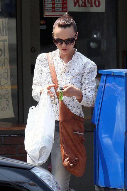 16P Christina Ricci flashes awesome ass in bikini