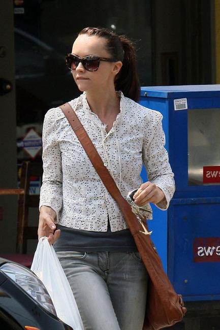 16P Christina Ricci flashes awesome ass in bikini