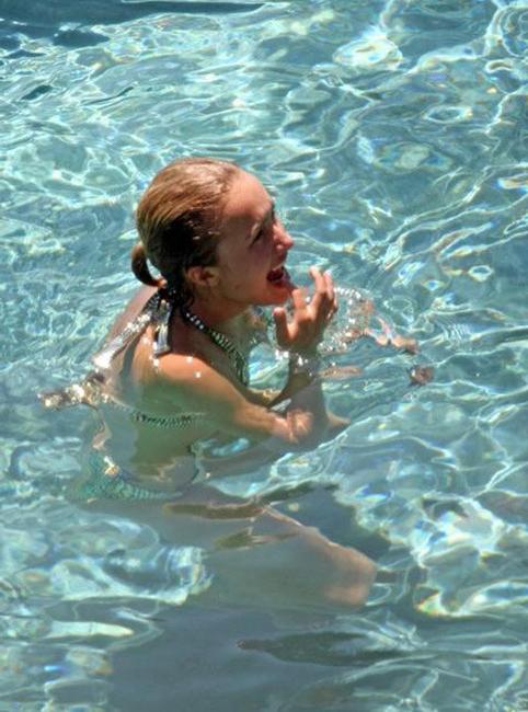 15P Hayden Panettiere caught in bikini on the yacht