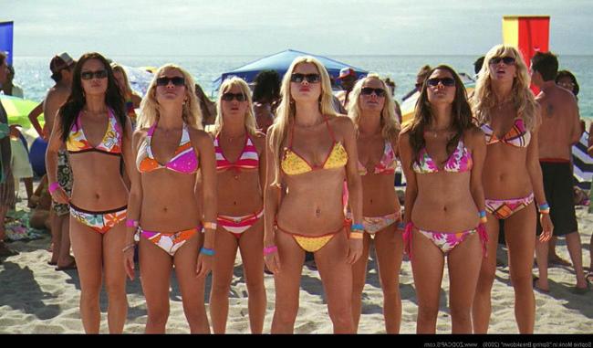 16P Sophie Monk caught in bikini and kissing lesbian
