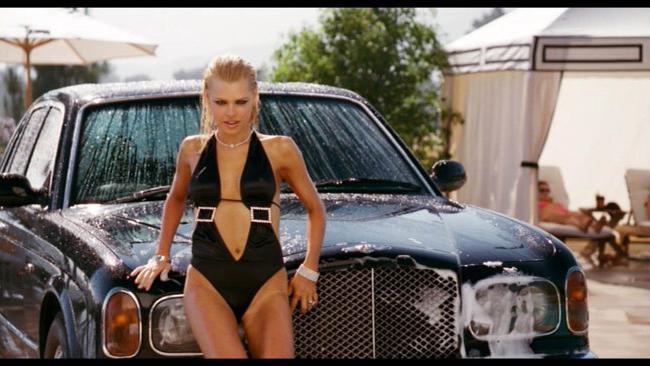 16P Sophie Monk caught in bikini and kissing lesbian