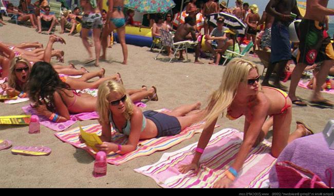 16P Sophie Monk caught in bikini and kissing lesbian