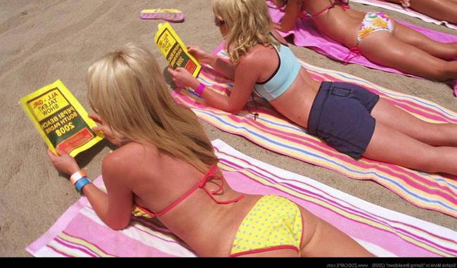 16P Sophie Monk caught in bikini and kissing lesbian