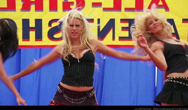 16P Sophie Monk caught in bikini and kissing lesbian