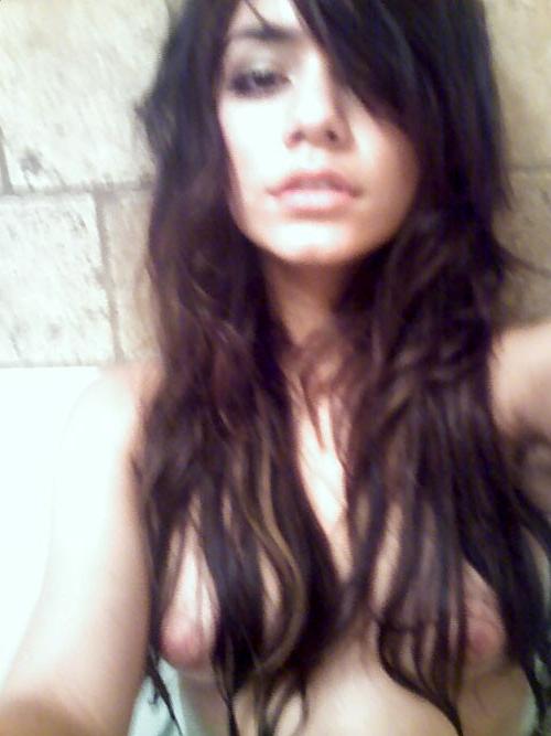 10P Vanesa Hudgens exposing her nice big tits in new private pictures from her cell 