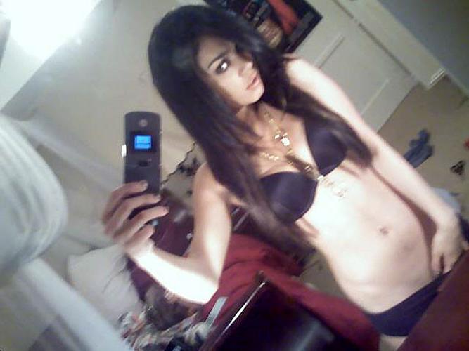 10P Vanesa Hudgens exposing her nice big tits in new private pictures from her cell 