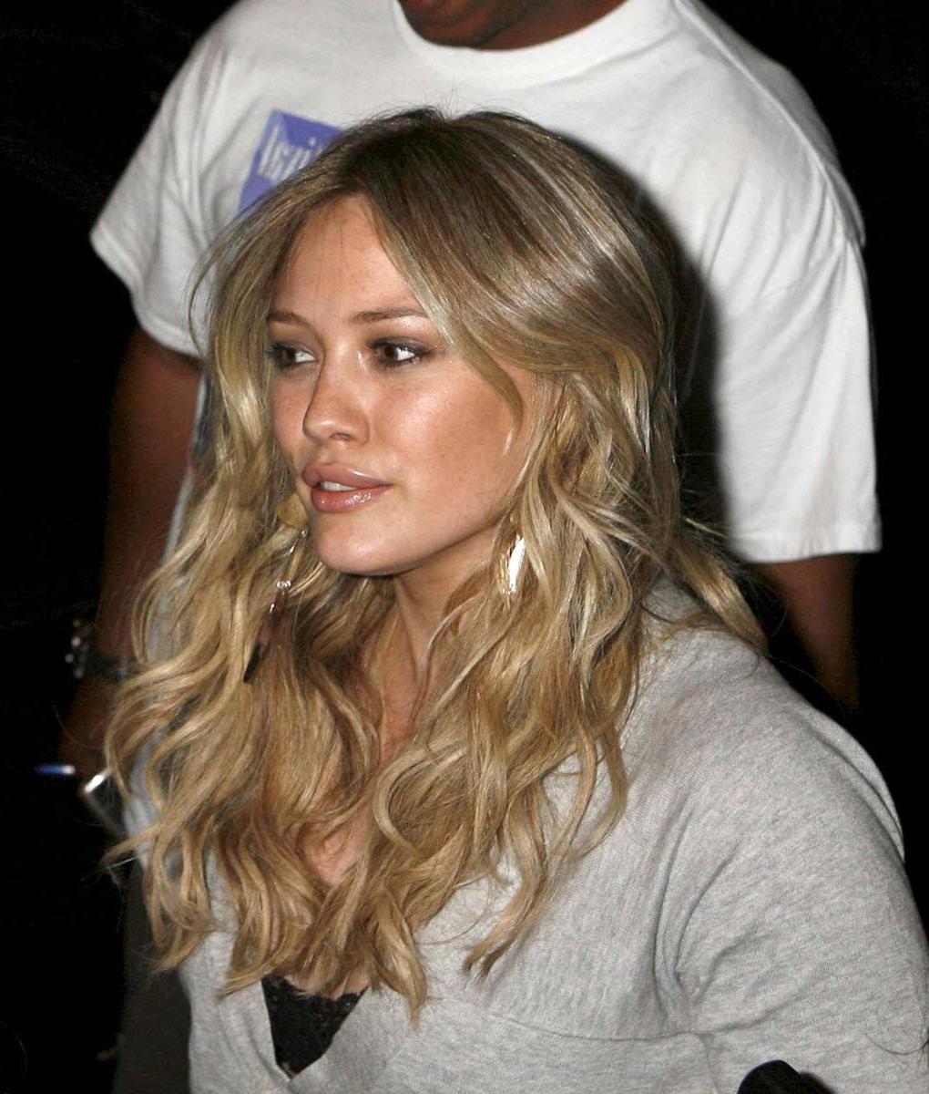 15P Hilary Duff paparazzi caught her in bikini