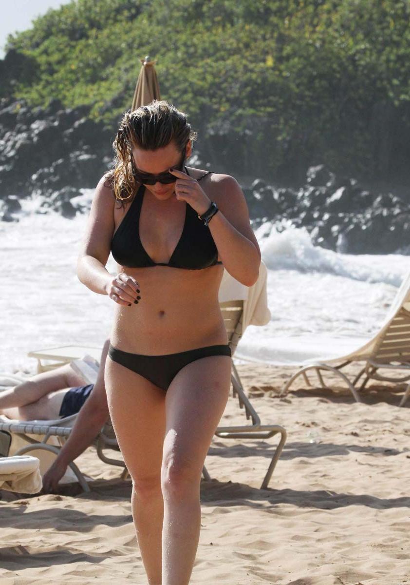 15P Hilary Duff paparazzi caught her in bikini