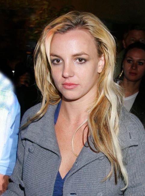 15P Britney Spears fantastic ass in skimpy bikini