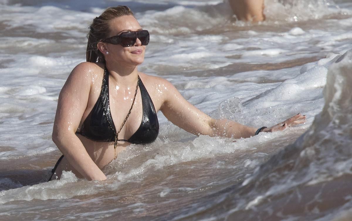 15P Hilary Duff sweet ass in tight black bikini
