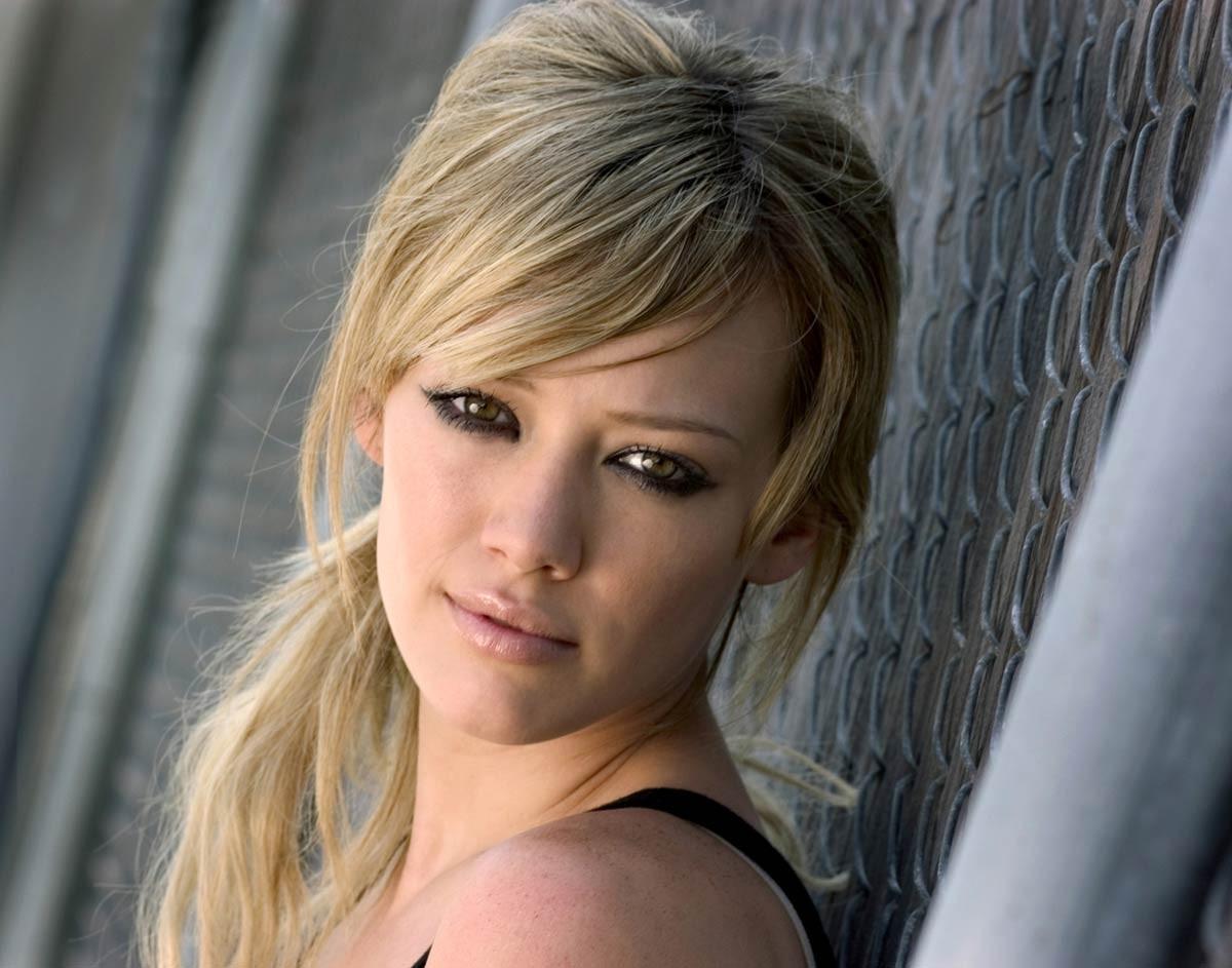 15P Hilary Duff sweet ass in tight black bikini