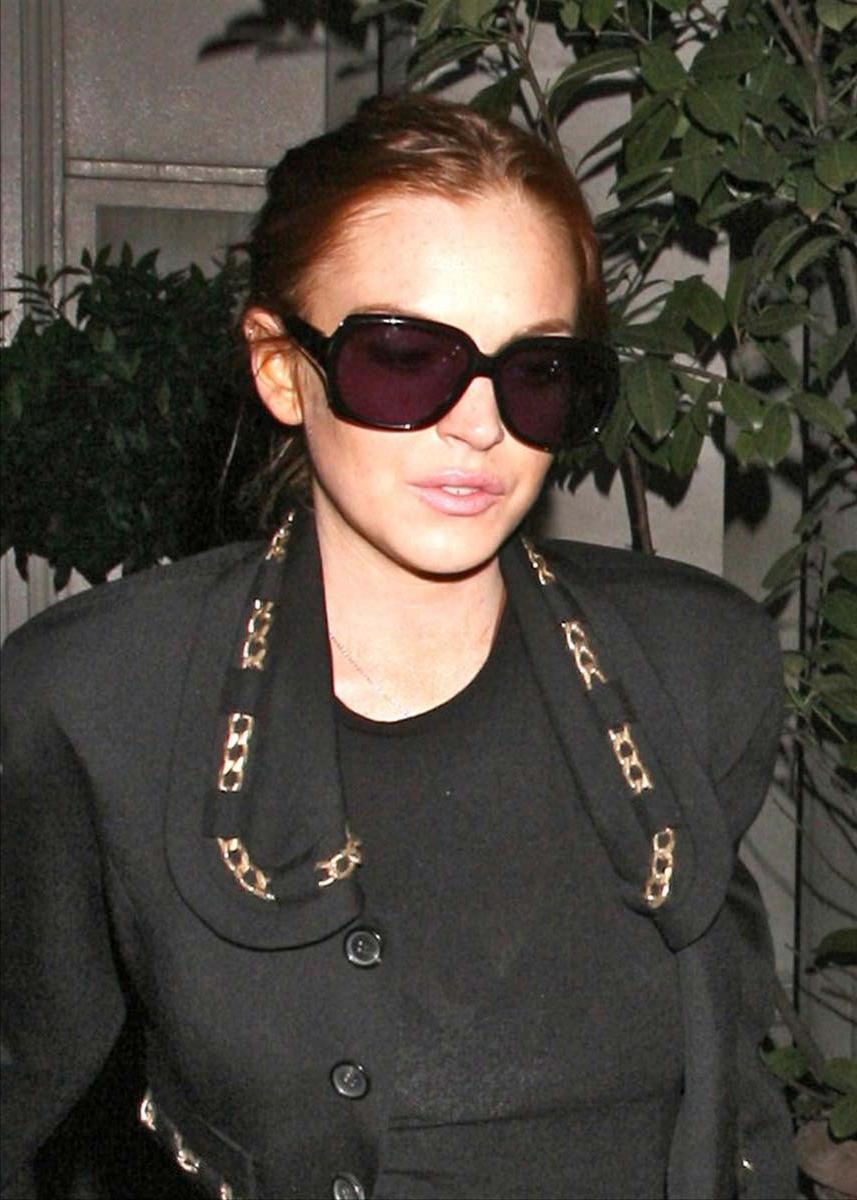 15P Lindsay Lohan seriously hot boobs in sexy bikini