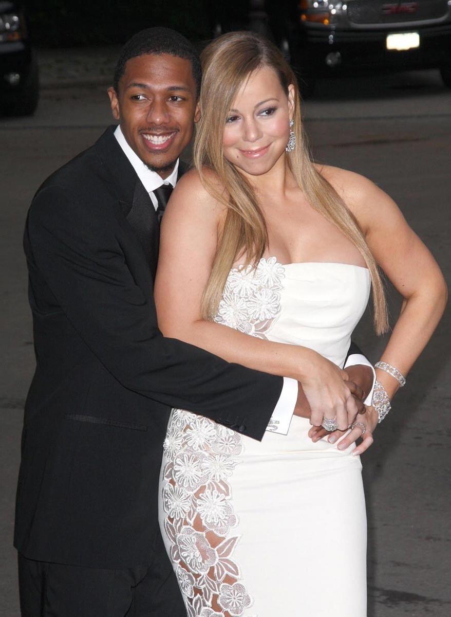 15P Mariah Carey paparazzi caught her ass in bikini