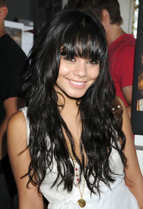 10P Vanessa Hudgens showing her nice tits and pussy in private pictures