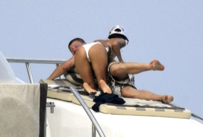 15P Eva Longoria absolutely amazing ass in bikini