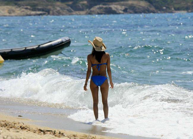 15P Eva Longoria absolutely amazing ass in bikini