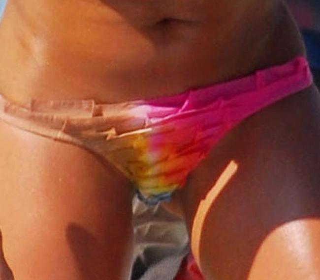 15P Eva Longoria absolutely amazing ass in bikini