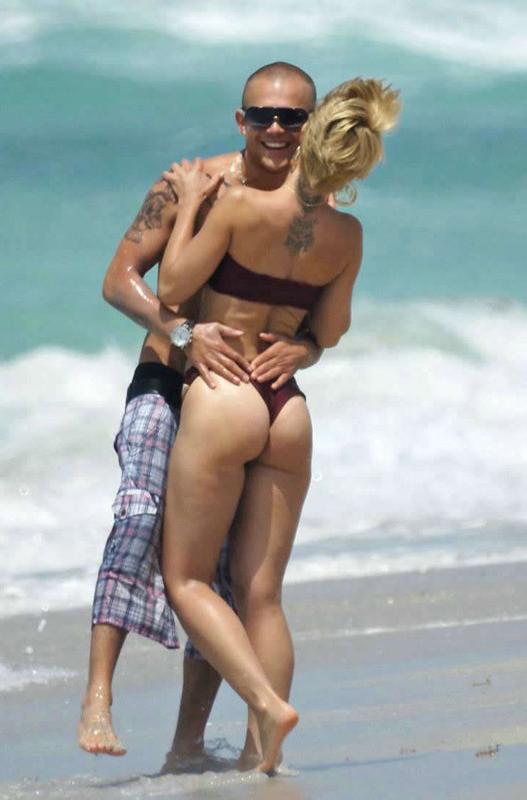 15P Mena Suvari amazing ass in thong and nude topless
