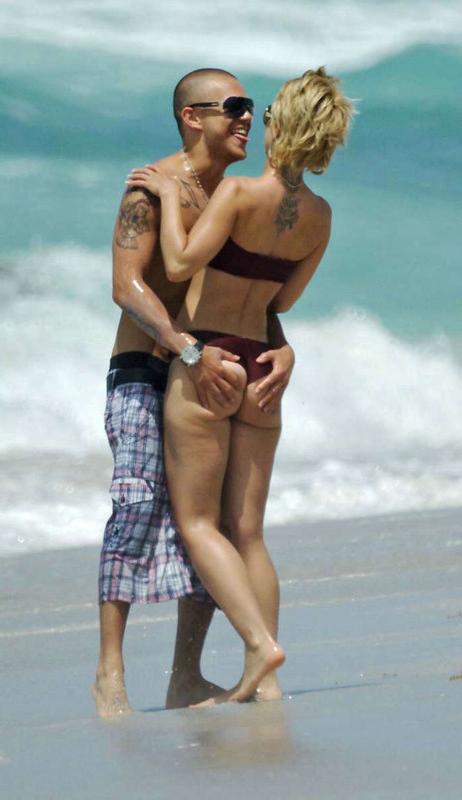 15P Mena Suvari amazing ass in thong and nude topless