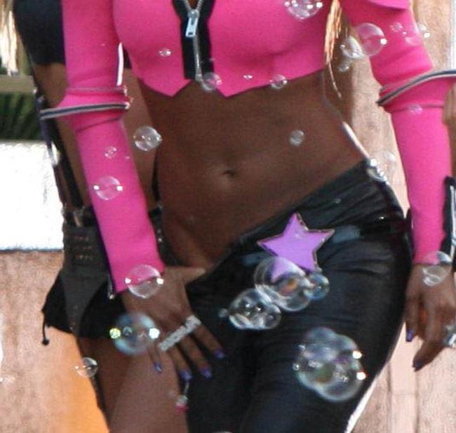 15P Celebrity Nicole Scherzinger sexy body in nice bikini