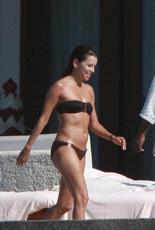 15P Celebrity Eva Longoria shows sexy ass in orange bikini