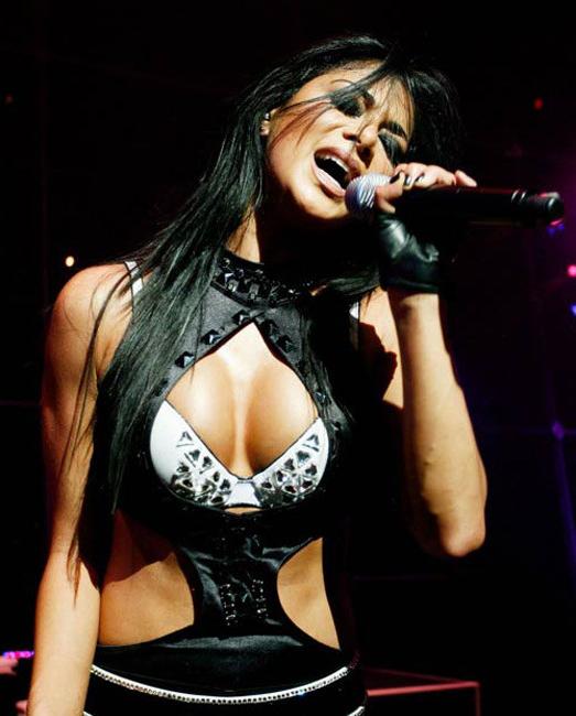 15P Worlds most beautiful celebs in glamour photos