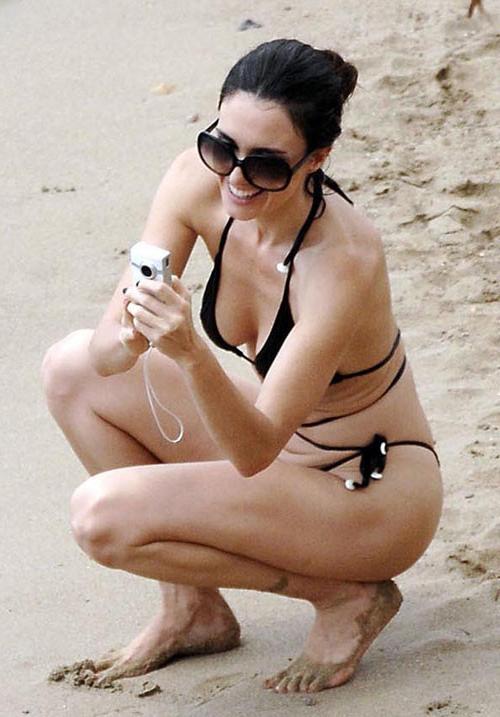 16P Paz Vega showing her nice tits and posing sexy in thong