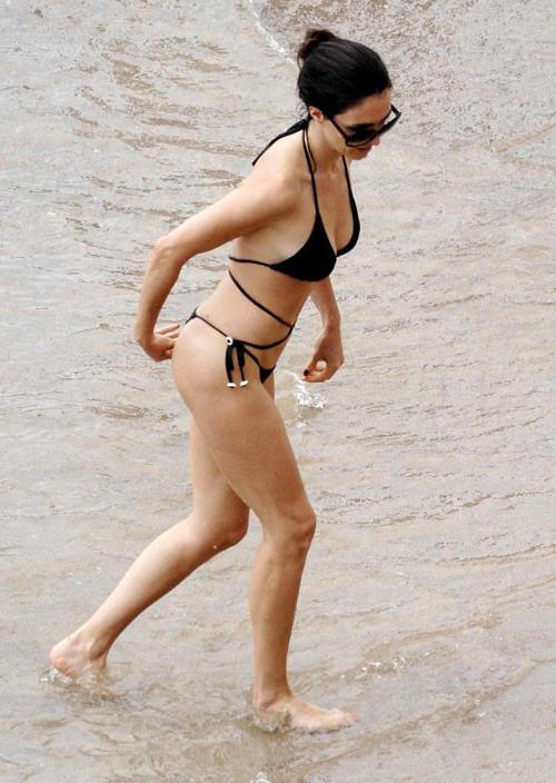 16P Paz Vega showing her nice tits and posing sexy in thong