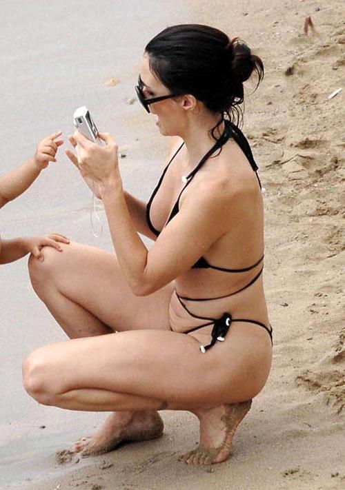 16P Paz Vega showing her nice tits and posing sexy in thong