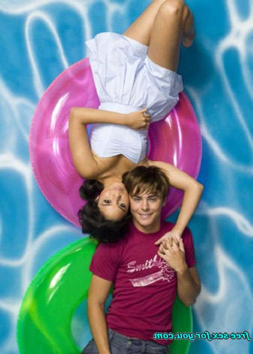 16P Vanessa Hudgens show tits and hairy pussy on private pictures